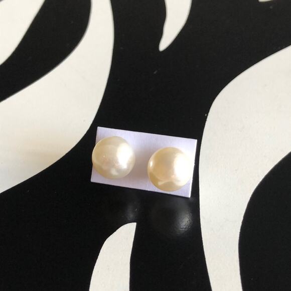 4 for $20 White “Pearl” Stud Earrings - Picture 1 of 3